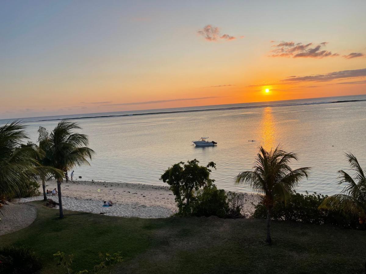 Cap Ouest Beachfront Luxury Penthouse & Apartment Flic-en-Flacq Esterno foto